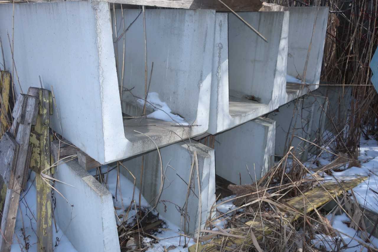 LOT OF ASSORTED CONCRETE TRENCH BARRIERS - TRAILER MOUNTED EQUIPMENT