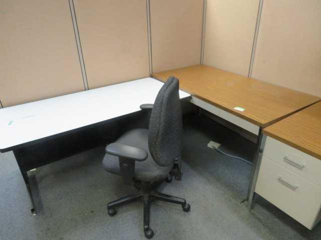 Office Furniture and Panels, Lot - MISCELLANEOUS