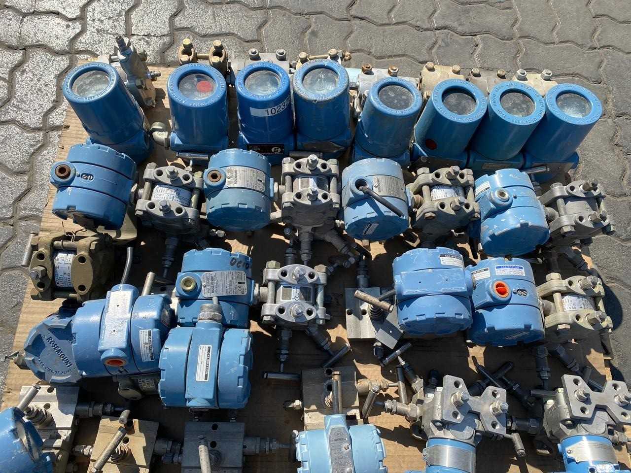 PALLETS OF ROSEMOUNT TRANSMITTERS - INSTRUMENTATION