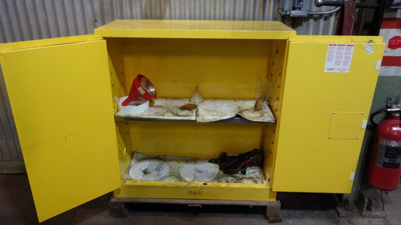JUSTRITE 893000 30 GAL SURE-GRIP EX FLAMMABLE LIQUID STORAGE CABINET - TOOL STORAGE