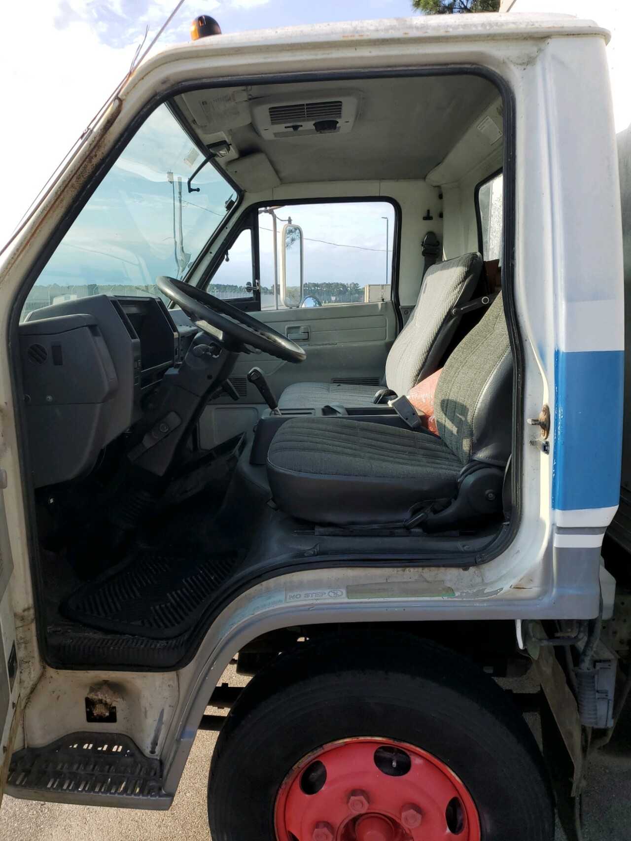 1992 Isuzu Box Truck with Lift Gate and Side Curtain (2491212) SJAFB - HYDRO EXCAVATOR TRUCKS