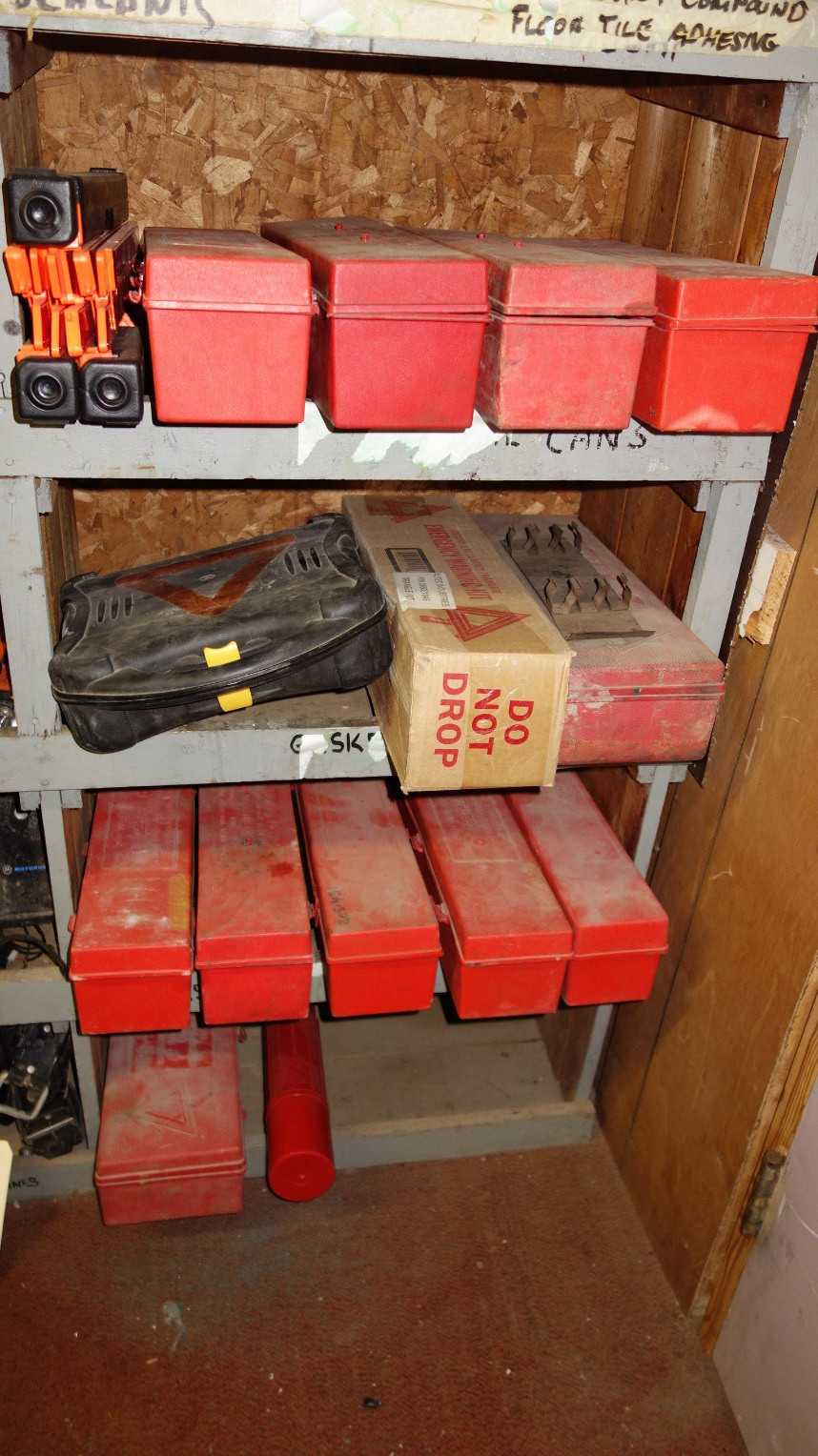 LOT OF ASSORTED SAFETY TRIANGLE FLARE KITS - ELECTRIC POWER TOOLS