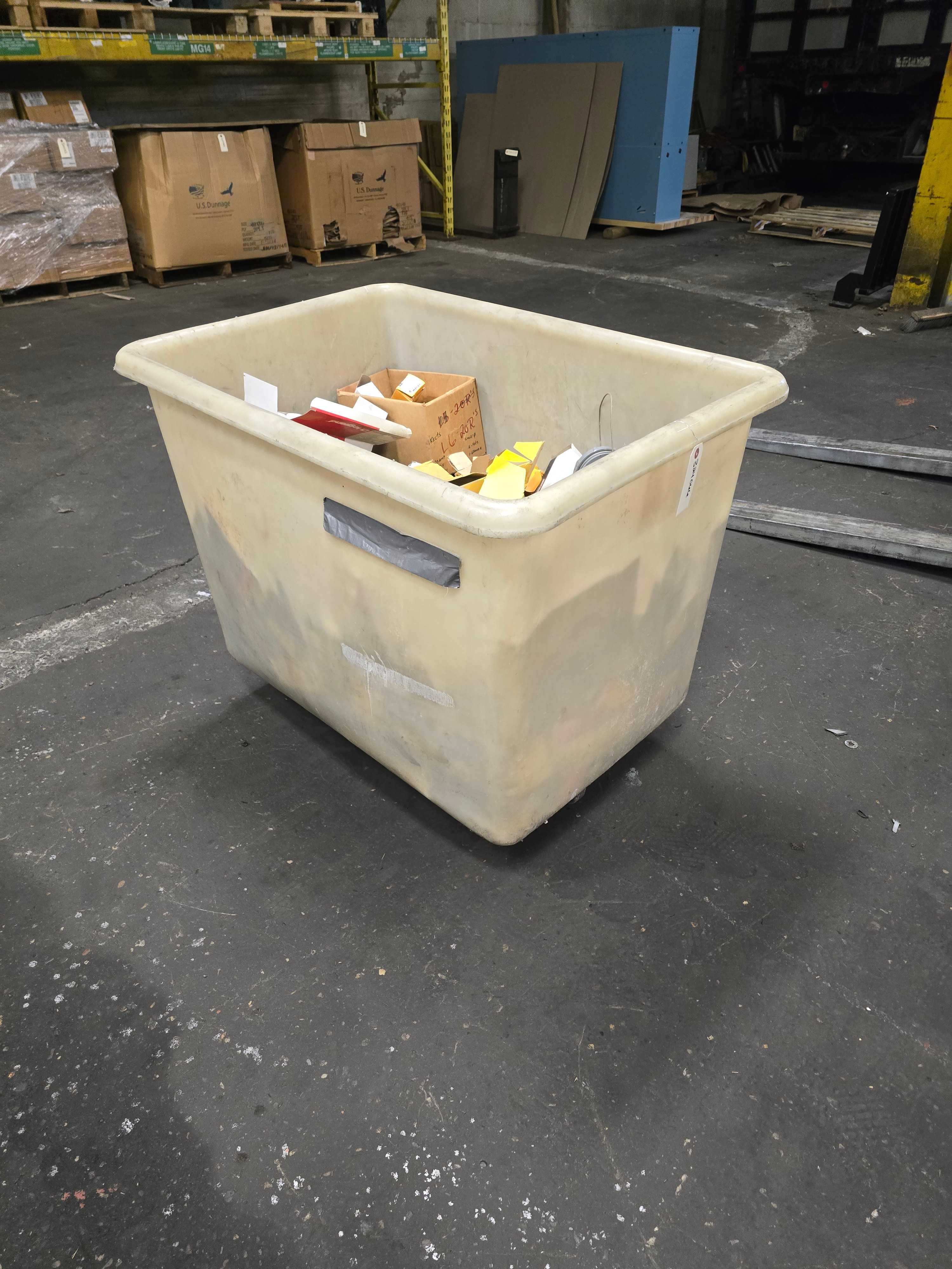 LARGE PLASTIC BIN OF PLUGS & RECEPTACLES - HUBBELL, LEGRAND, RUSSELL STOLL, ARROW HART, ETC. - PLUGS & RECEPTACLES