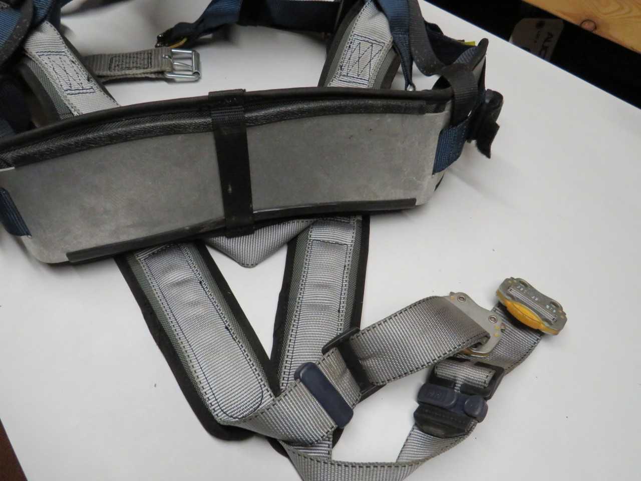 MEDIUM SALA EXOFIT MODEL 1108651C TOWER HARNESS - SAFETY EQUIPMENT