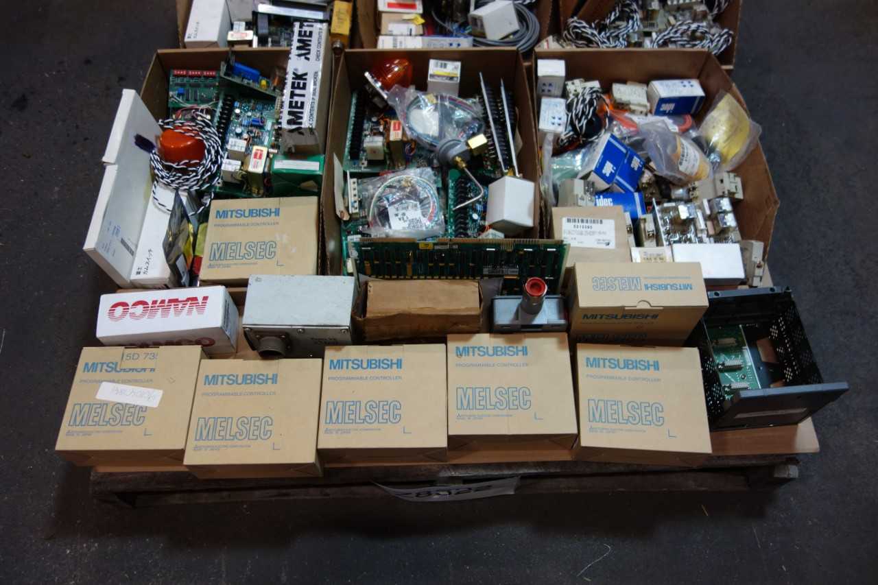 1 PALLET OF ASSORTED ELECTRICAL- PRESSURE SWITCHES, MODULES, CIRCUIT BREAKERS- MITSUBISHI, FUJI, MEDAR - ELECTRICAL COMPONENTS