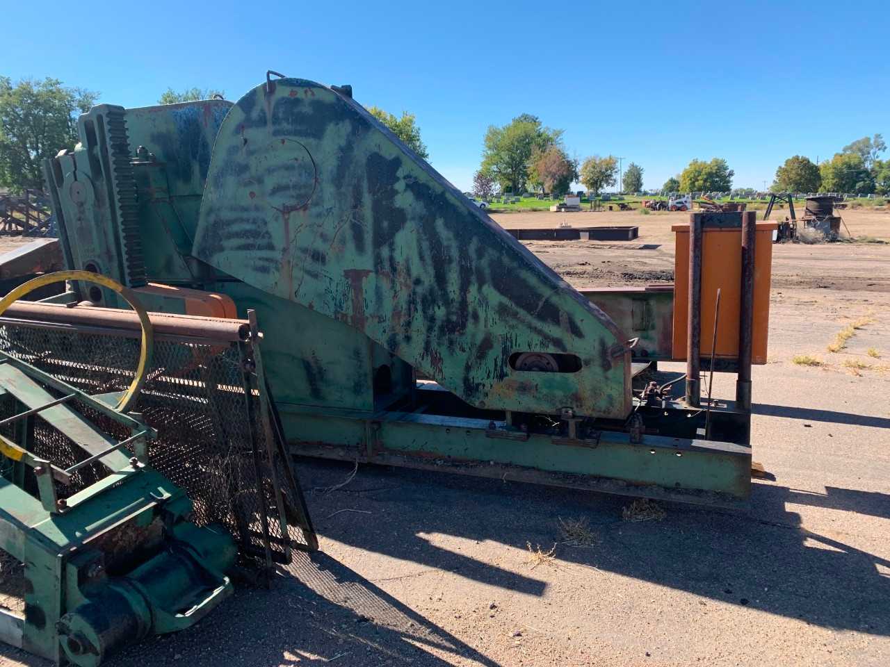 Sampson post 46G25, Gear box 228-257-74, T 15-365, Cranks T177-81(2), wights 25(4), head, beam, equalizer, pitman arms, lower w/pin housings, no pins, 7”casing wide base - PALLET JACKS