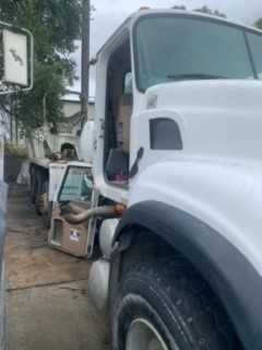 2006 MACK DM6805 READYMIX CONCRETE TRUCK - HYDRO EXCAVATOR TRUCKS