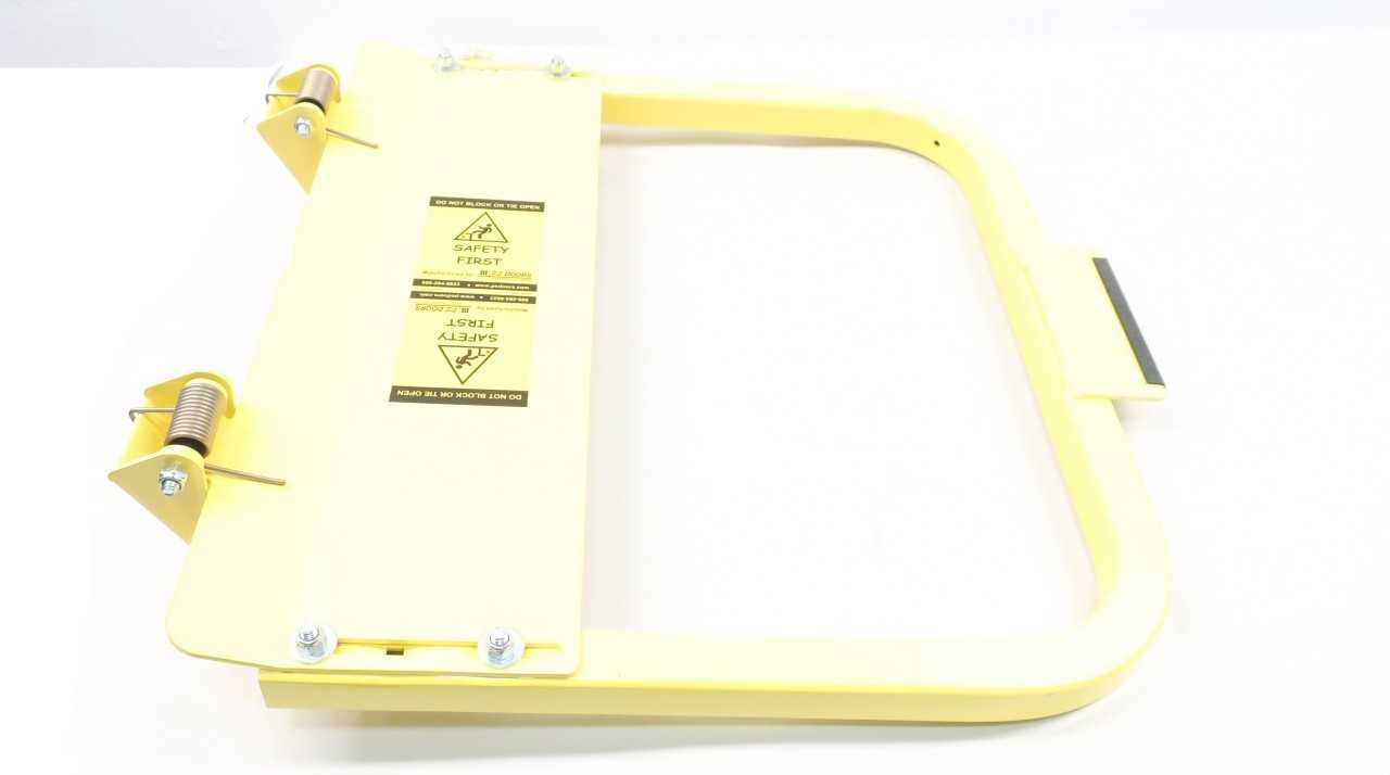 LOT OF 5 PS DOORS YELLOW SAFETY GATE - SAFETY EQUIPMENT