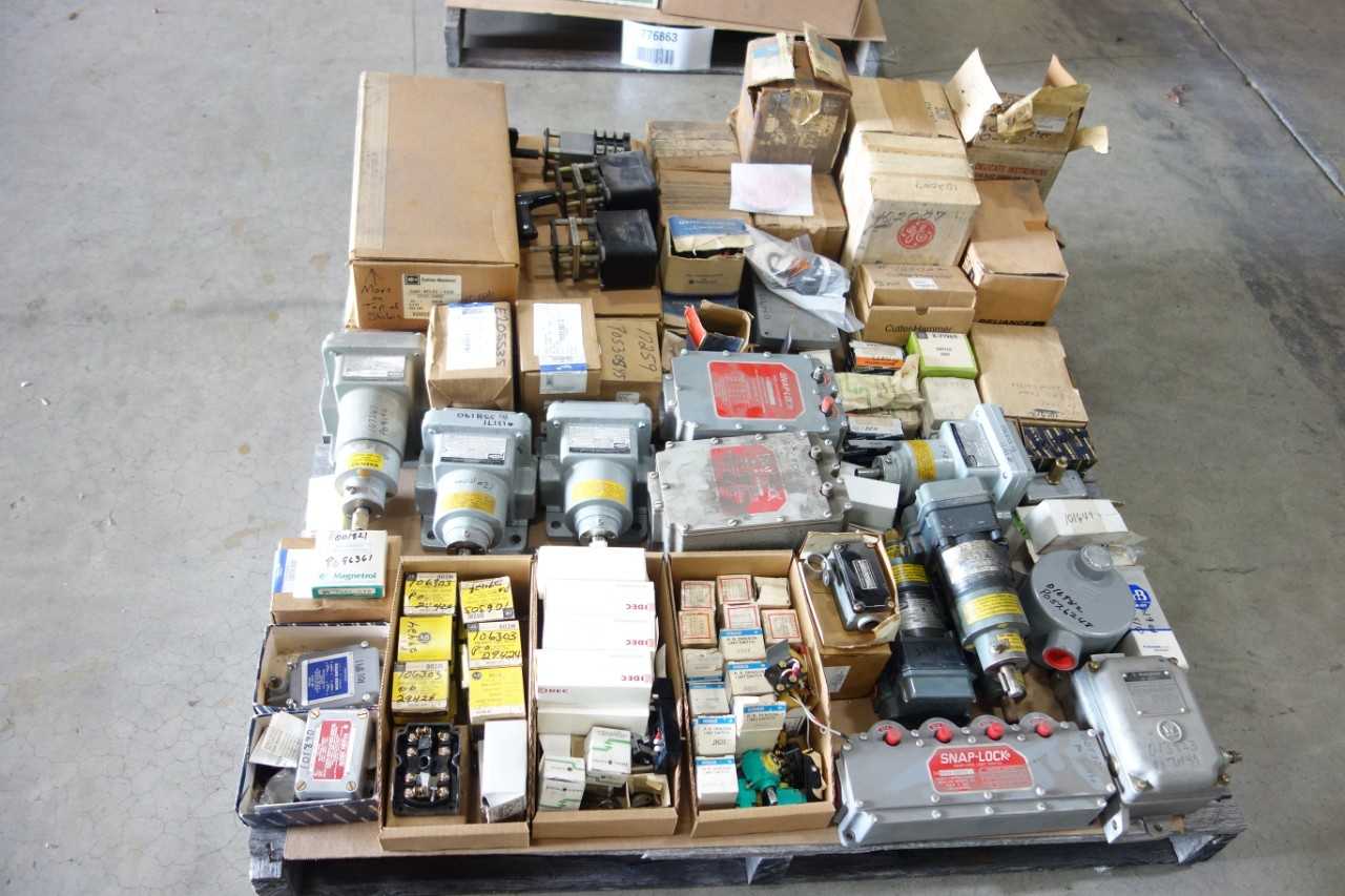 1 PALLET OF ELECTRICAL CONTROLS, SWITCHES - ELECTRICAL COMPONENTS