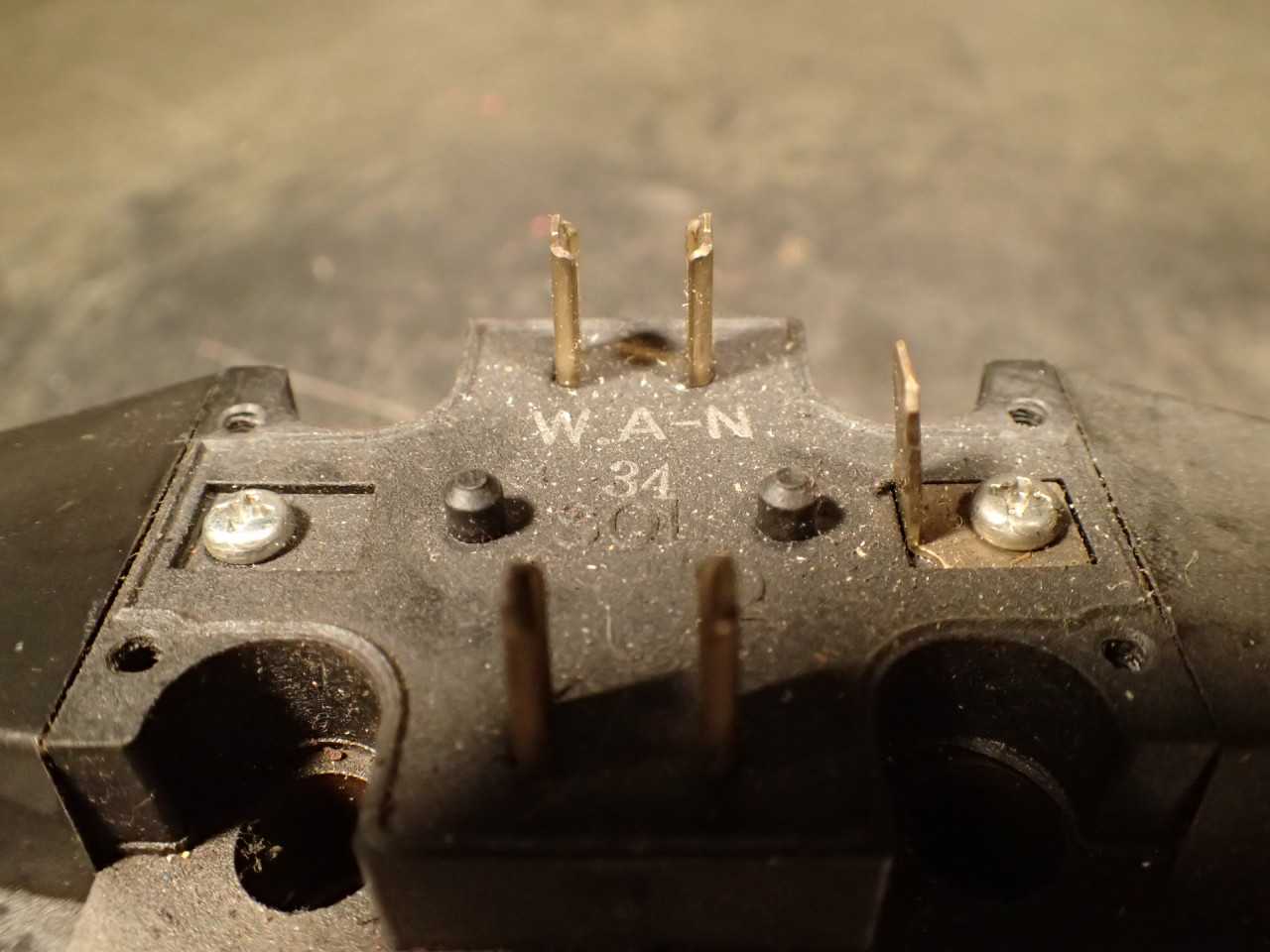 Daikin KSO-G02 Solenoid Operated Directional Control Valve: 100 VAC - CONTROL VALVE
