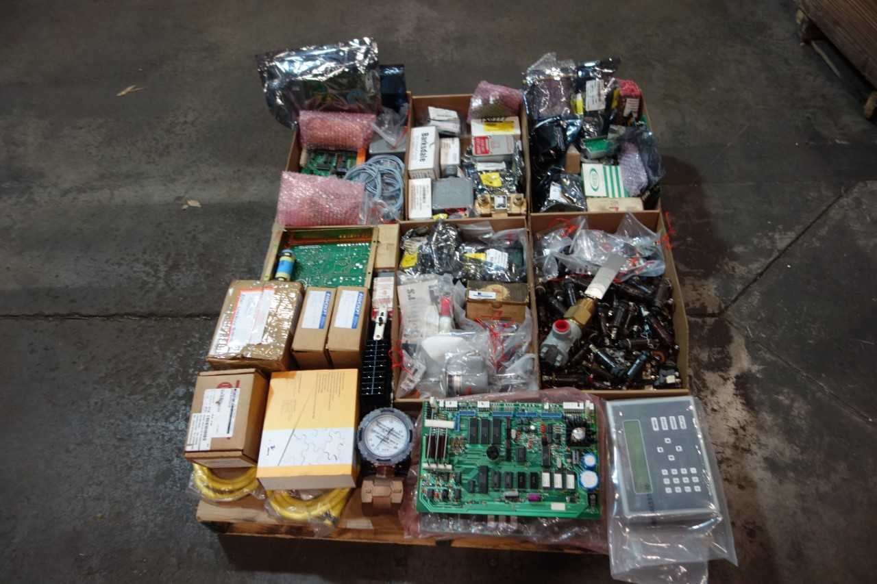 1 PALLET OF ASSORTED SWITCH CONTROLS, FLOW METER, CABLE-WIRE CONTROLS- ASHCROFT, DELTA, REES - FLOW METER