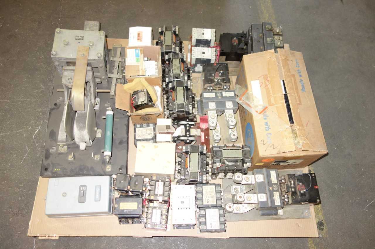 1 PALLET OF ASSORTED CONTRACTORS AND ACCESSORIES - ELECTRICAL COMPONENTS
