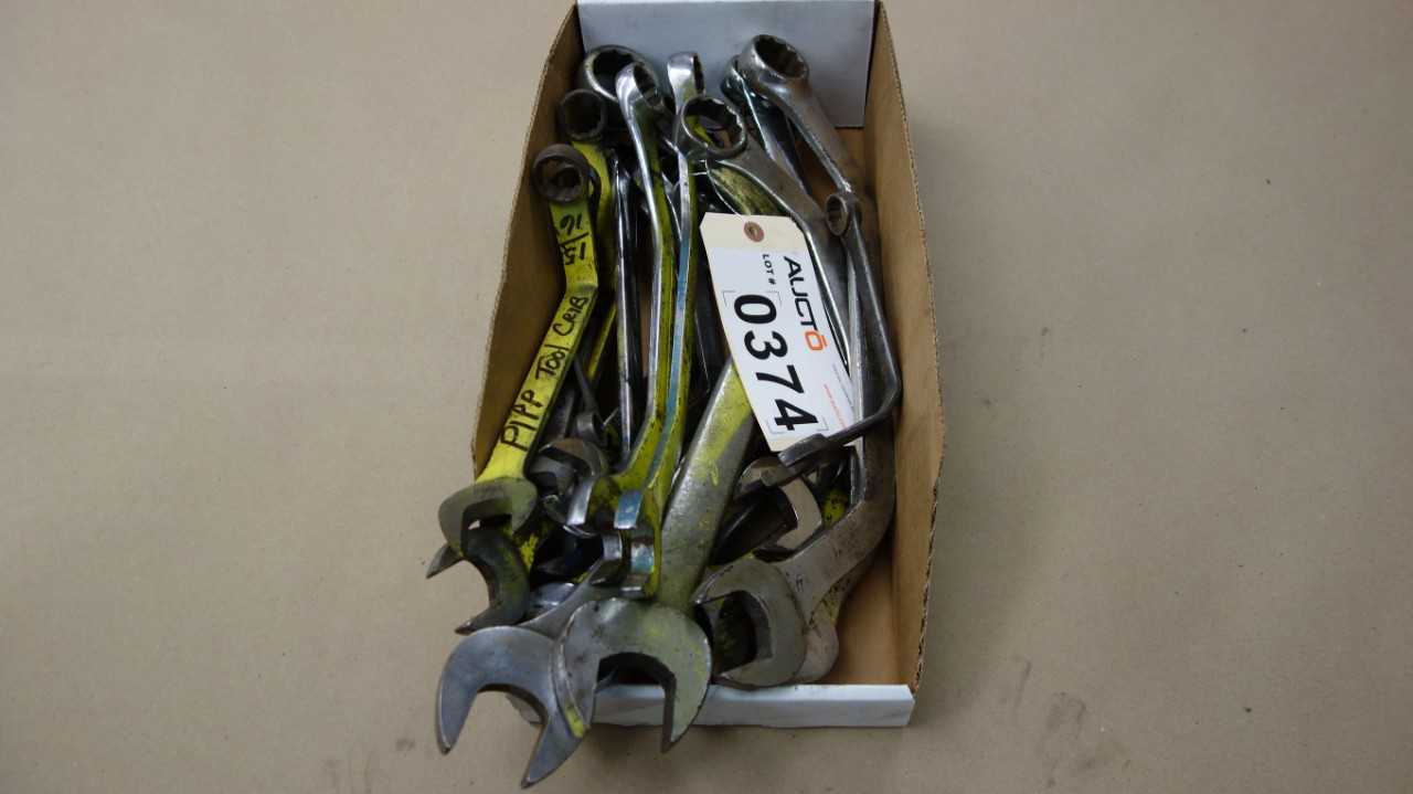 ASSORTED LOT OF DOUBLE ENDED ANGLED CRESCENT HAND WRENCHES WILLIAMS SNAP-ON LIFE-TIME 9/16 IN TO 1-3/8 IN - HAND TOOLS