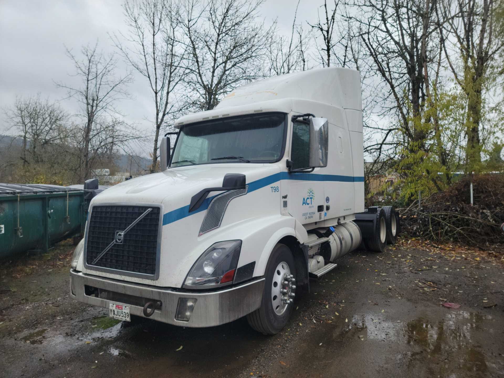 2014 Volvo VN VNL Diesel Tractor Truck - HYDRO EXCAVATOR TRUCKS