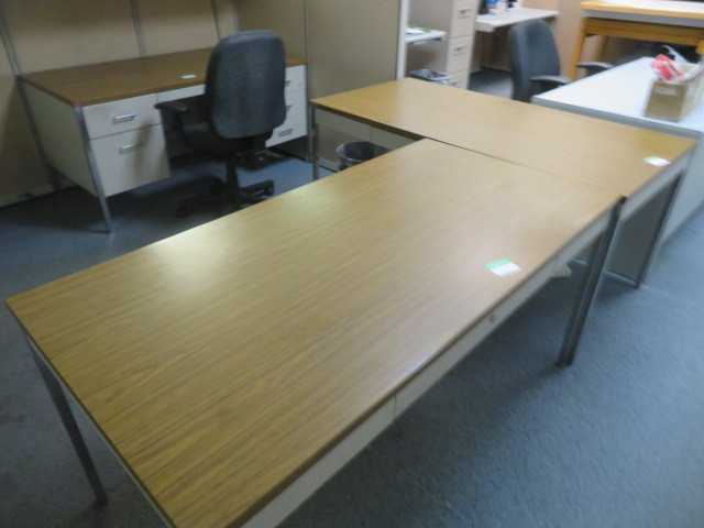 Office Furniture and Panels, Lot - MISCELLANEOUS