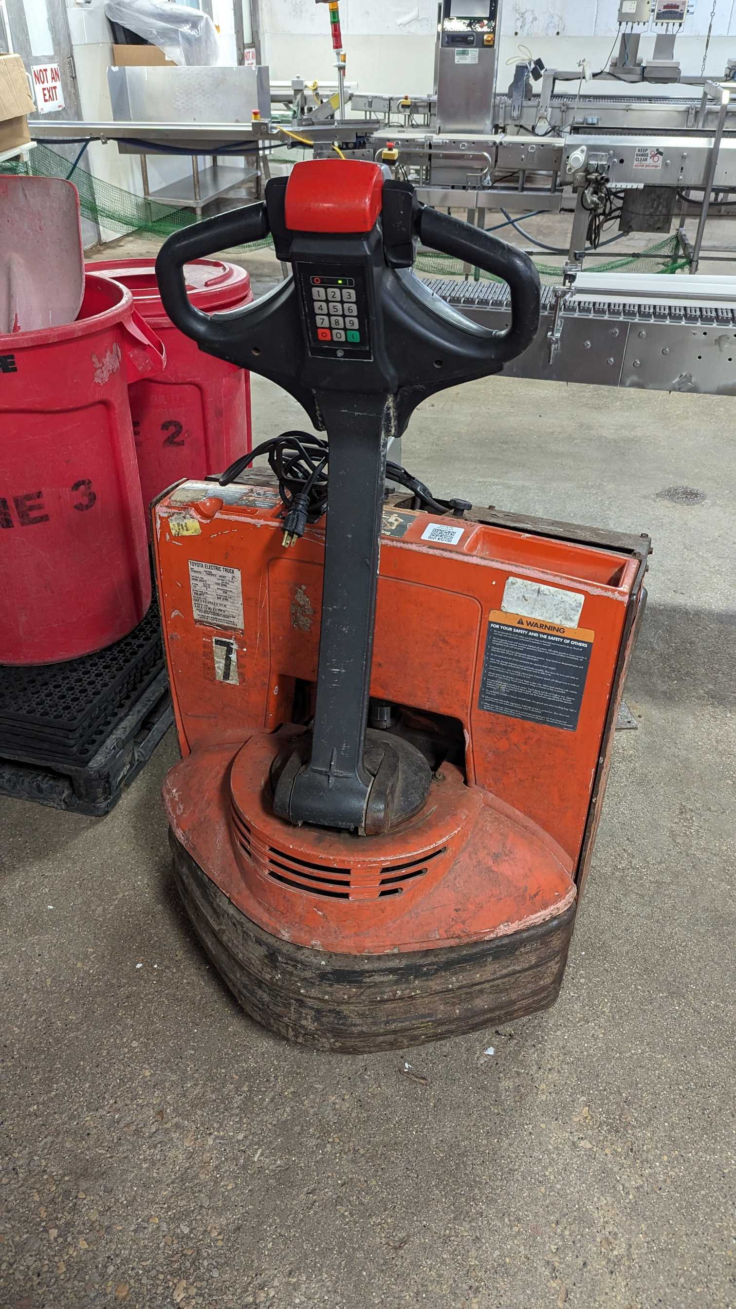 TOYOTA 7HBW23 24V ELECTRIC PALLET JACK - MANUAL PALLET JACKS