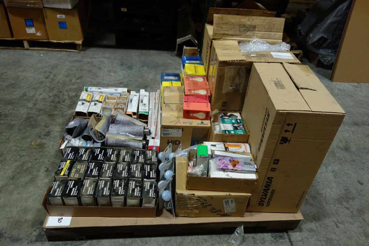 PALLET OF ASSORTED LIGHT BULBS - LIGHTING
