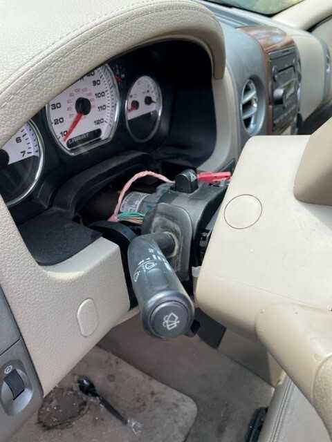 2005 Ford F150 Pick Up - BUSES