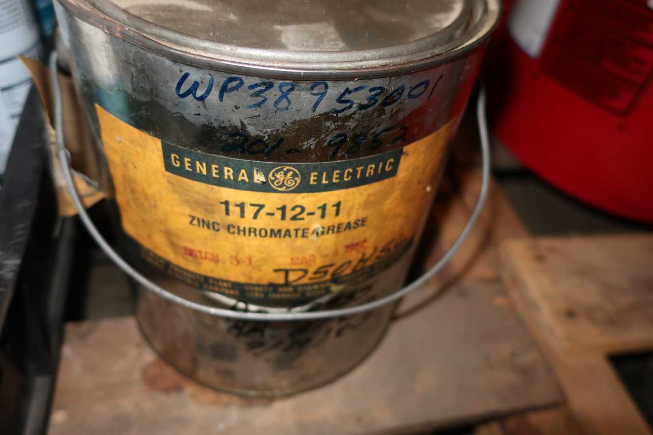 2 PALLETS OF NEW ASSORTED GREASE LUBRICANTS OIL - MISCELLANEOUS