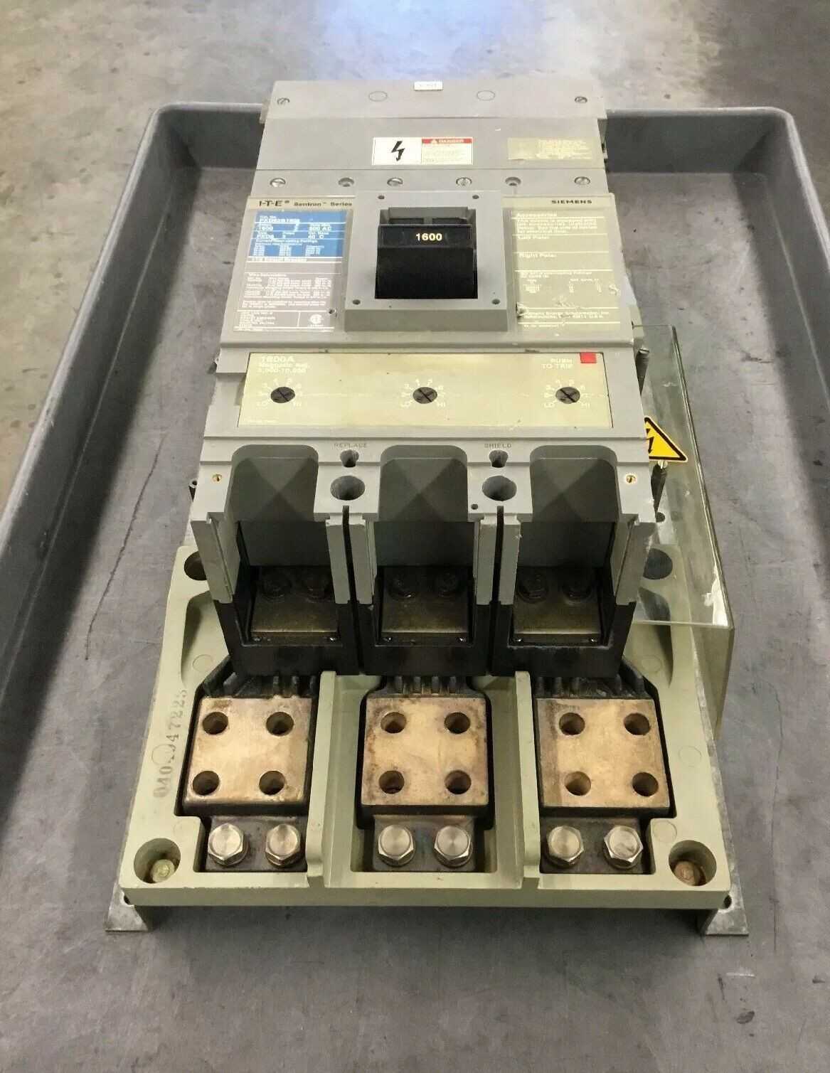 Siemens PXD63B160 + MB9301 Sentron Circuit Breaker + Adapter 1600A 600V - Used - Bench Tested - CIRCUIT BREAKERS