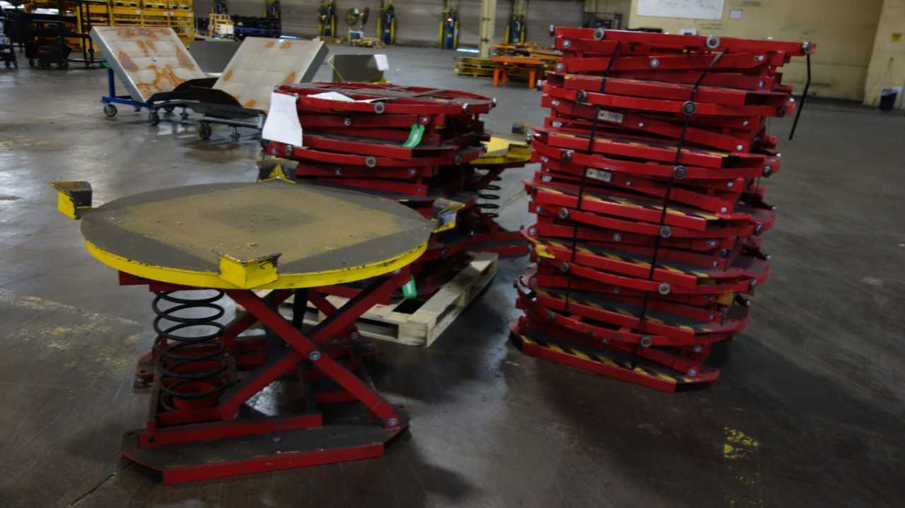 LOT OF ASSORTED SOUTHWORTH SPRING ACTUATED PALLET LIFT TABLES (AS DISPLAYED, S - LIFT CART