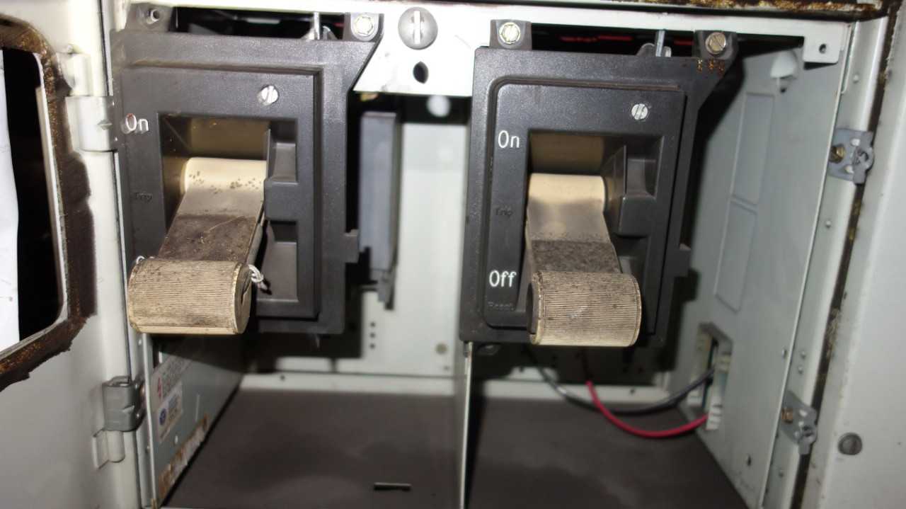 X7 VERTICAL SECTIONS OF WESTINGHOUSE MCC BUCKETS - MOTOR CONTROL CENTERS