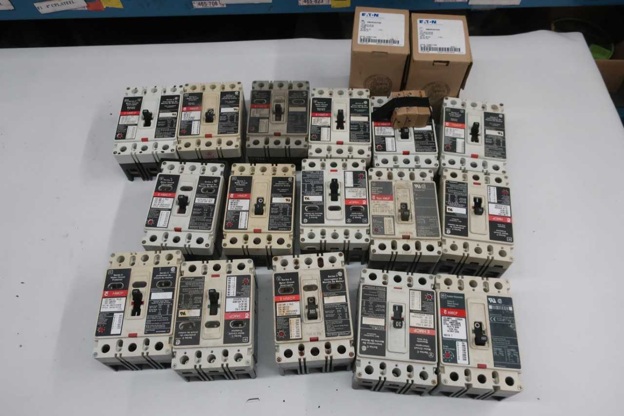 LOT OF 18 ASSORTED EATON CUTLER HAMMER CIRCUIT BREAKERS - CIRCUIT BREAKERS