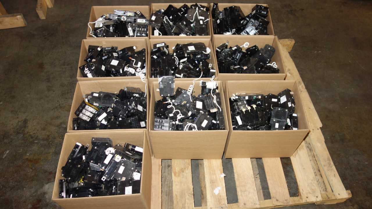 1 PALLET OF ASSORTED EATON MINIATURE BREAKERS, MIX OF ARC FAULT. GROUND FAULT & PANEL BREAKERS - CIRCUIT BREAKERS