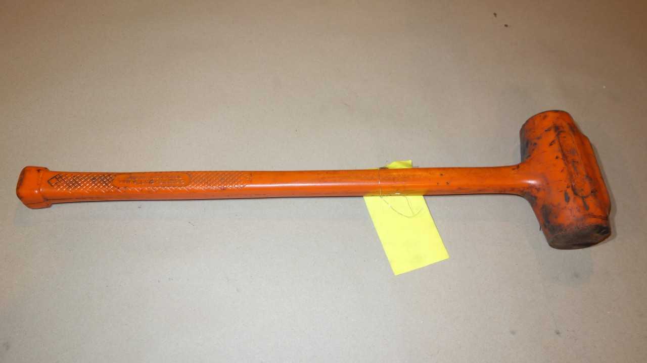 STANLEY 57-551 8LB SLEDGEHAMMER - TOOL STORAGE
