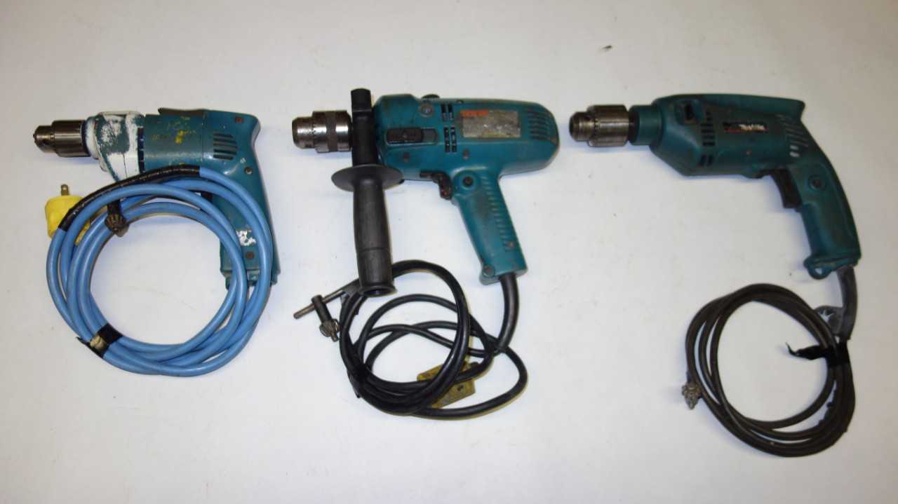 LOT OF 3 ASSORTED MAKITA CORDED HAMMER DRILLS - ELECTRIC POWER TOOLS