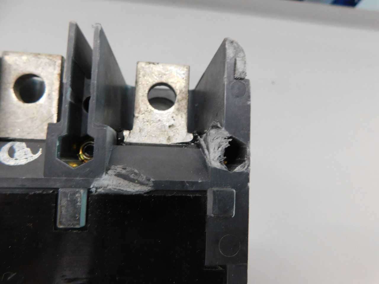 [SALVAGE - FOR PARTS ONLY] Eaton PDG33G0400FNNN MCCB PDG3 3P 400A - CIRCUIT BREAKERS