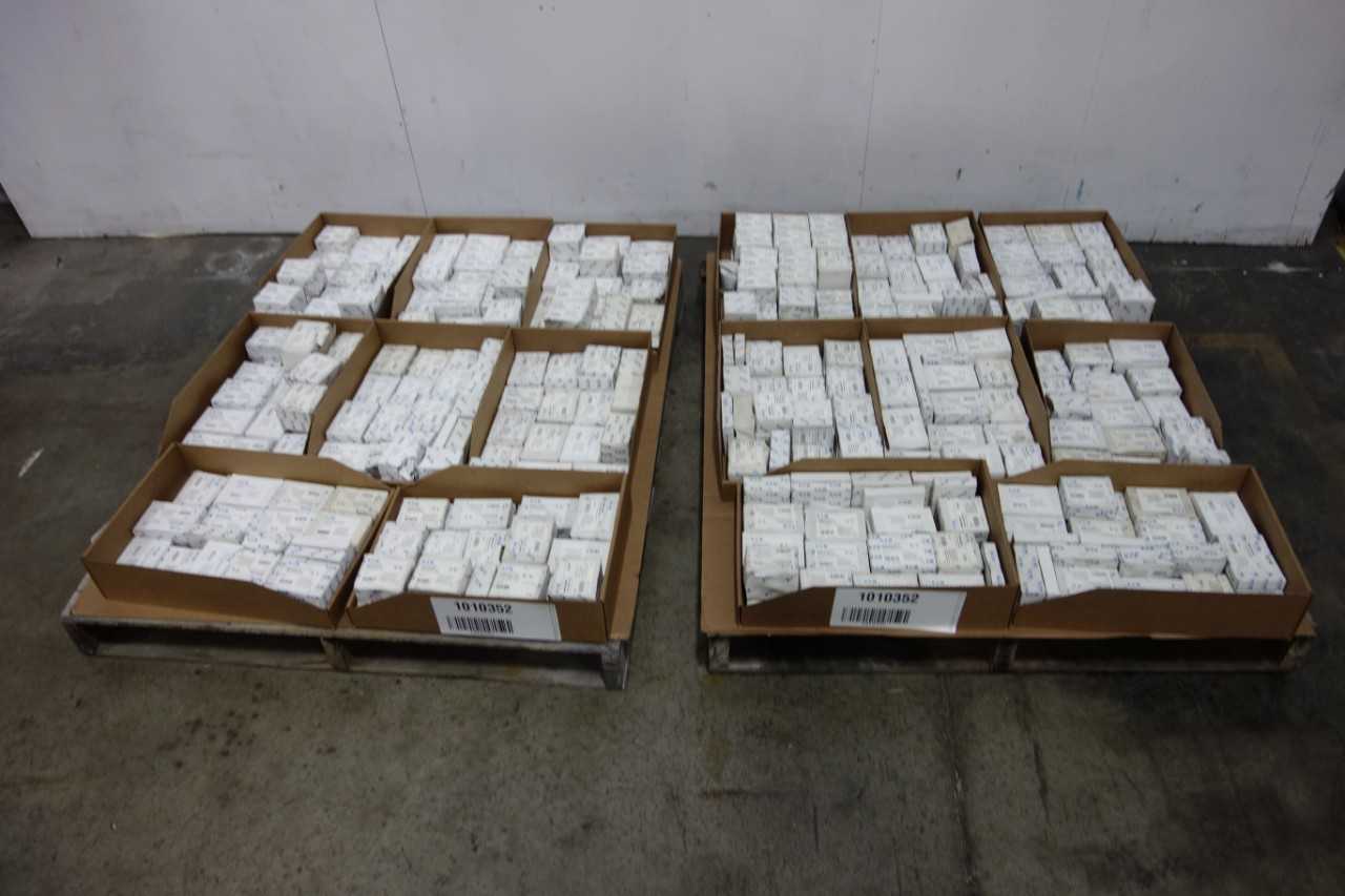 2 PALLETS OF ASSORTED EATON CIRCUIT BREAKERS & ELECTRICAL COMPONENTS - ELECTRICAL COMPONENTS