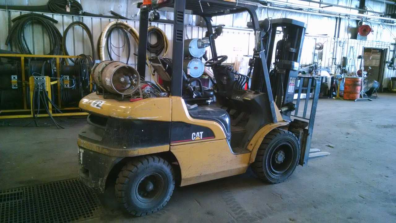 2004 Caterpillar P6000-LP Forklift - FORKLIFTS