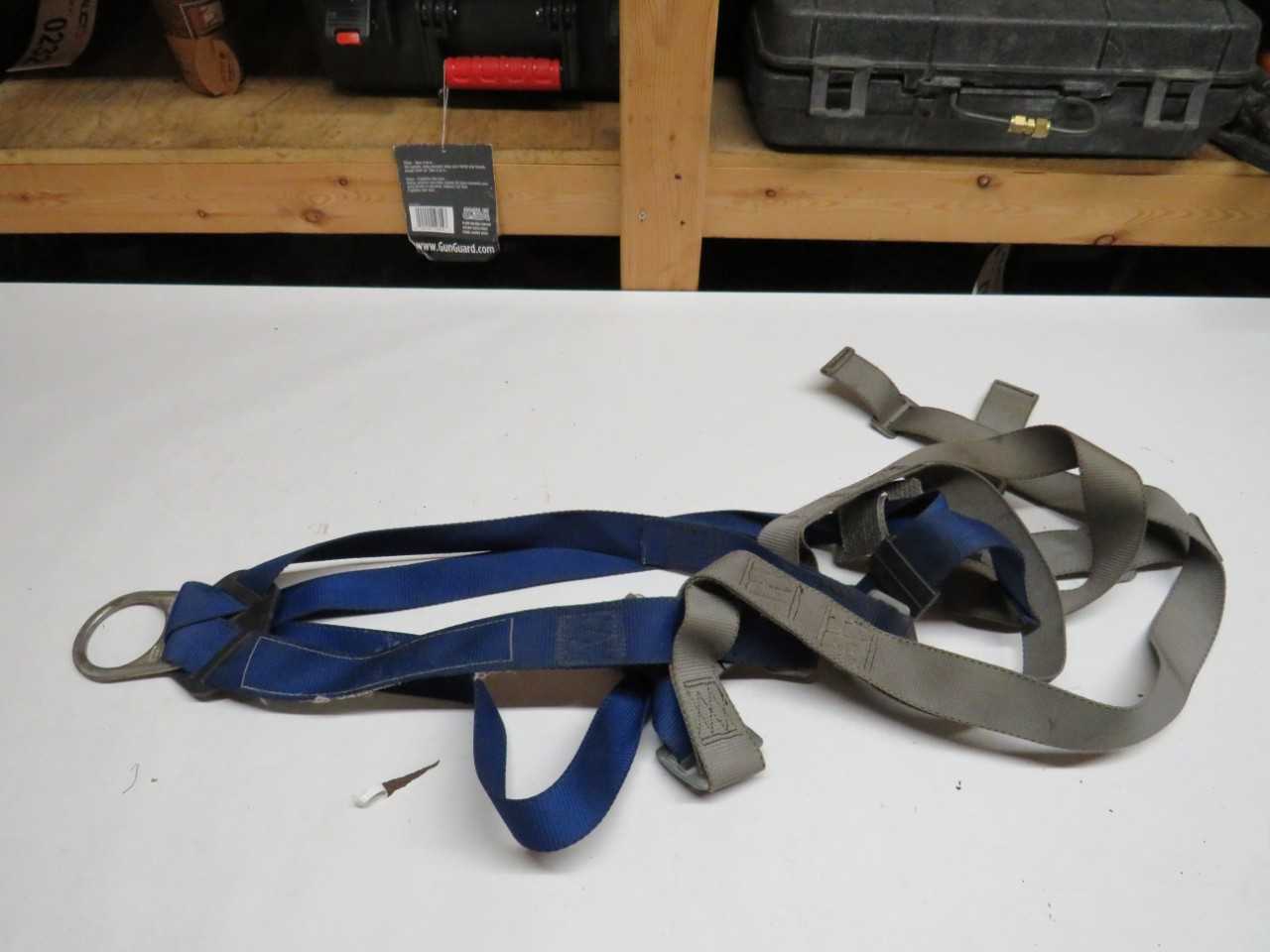 LOT OF 4 ASSORTED PROTECTA 10072479, SAFETY HARNESSES - SAFETY EQUIPMENT
