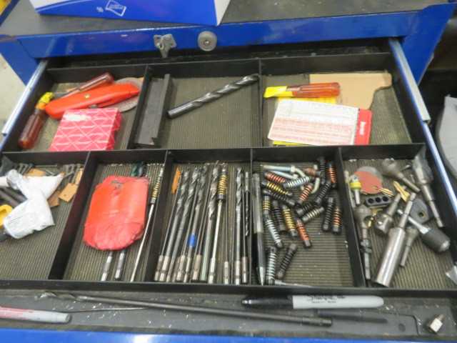 8 Drawer Snap On Tool Cabinet with contents - MISCELLANEOUS