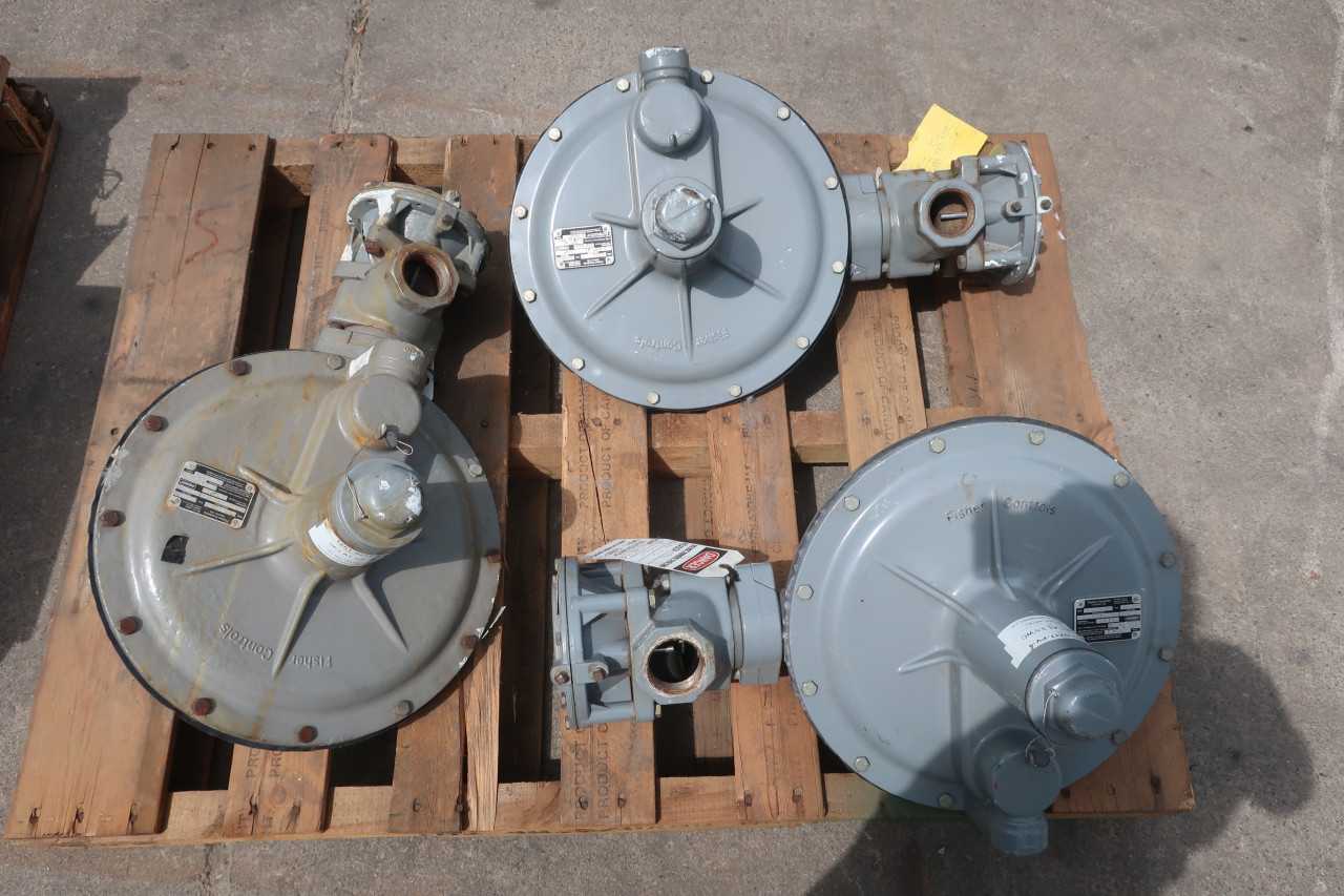 LOT OF 3 FISHER S203 CONTROL VALVES 2-4.5IN WC 1/4IN 125PSI - CONTROL VALVE