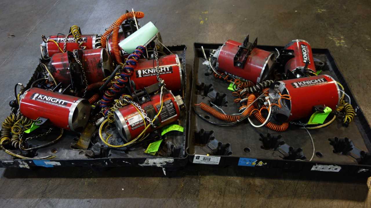 2 PALLETS OF ASSORTED KNIGHT PNEUMATIC AIR BALANCERS, KBC350-067 350LBS, KBC225-067 225LBS - PNEUMATIC POWER TOOL