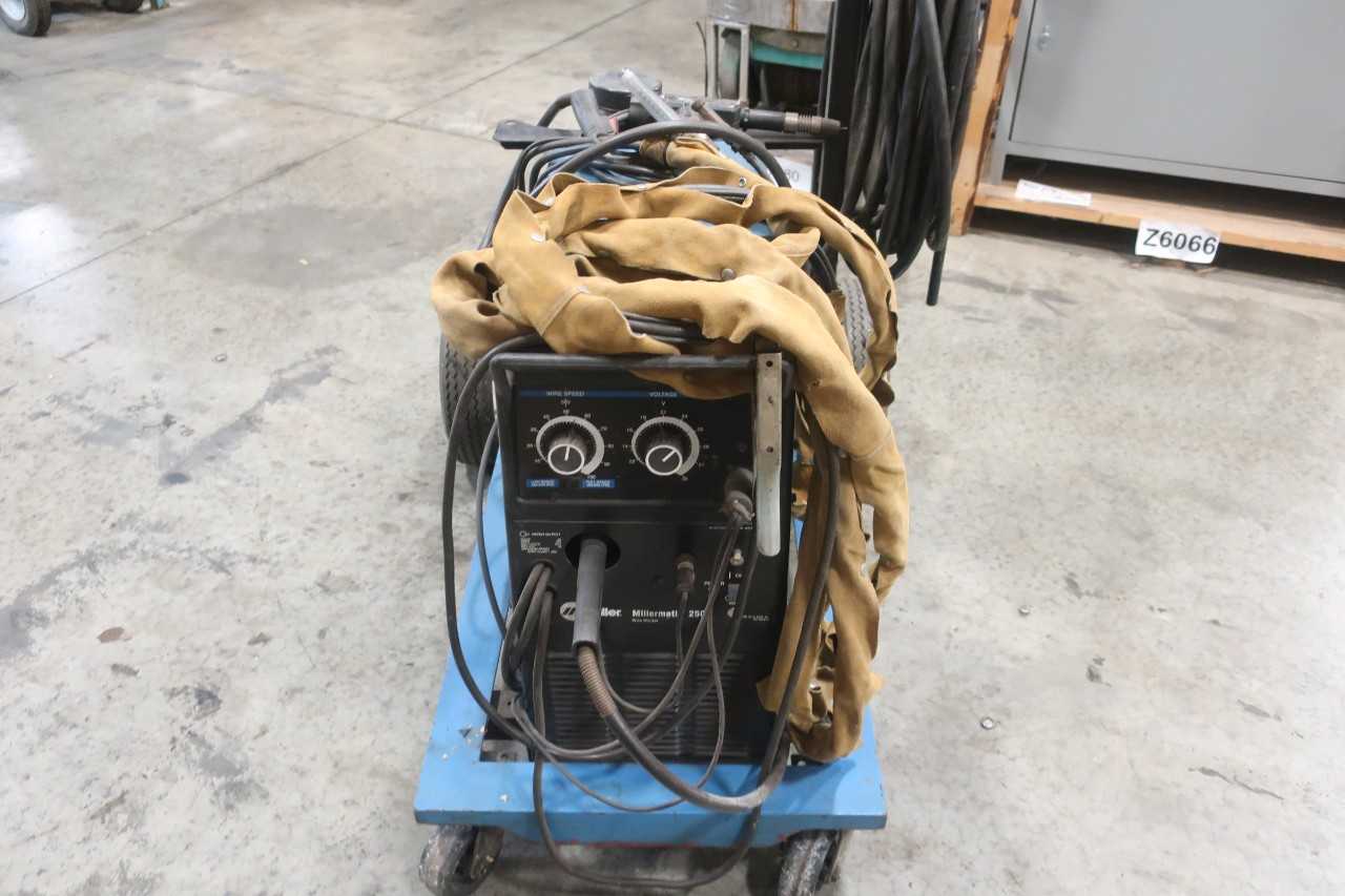 MILLER MILLMASTIC 250 CV DC WELDING POWER SOURCE/WIRE FEEDER WIRE WELDER - WELDING EQUIPMENT