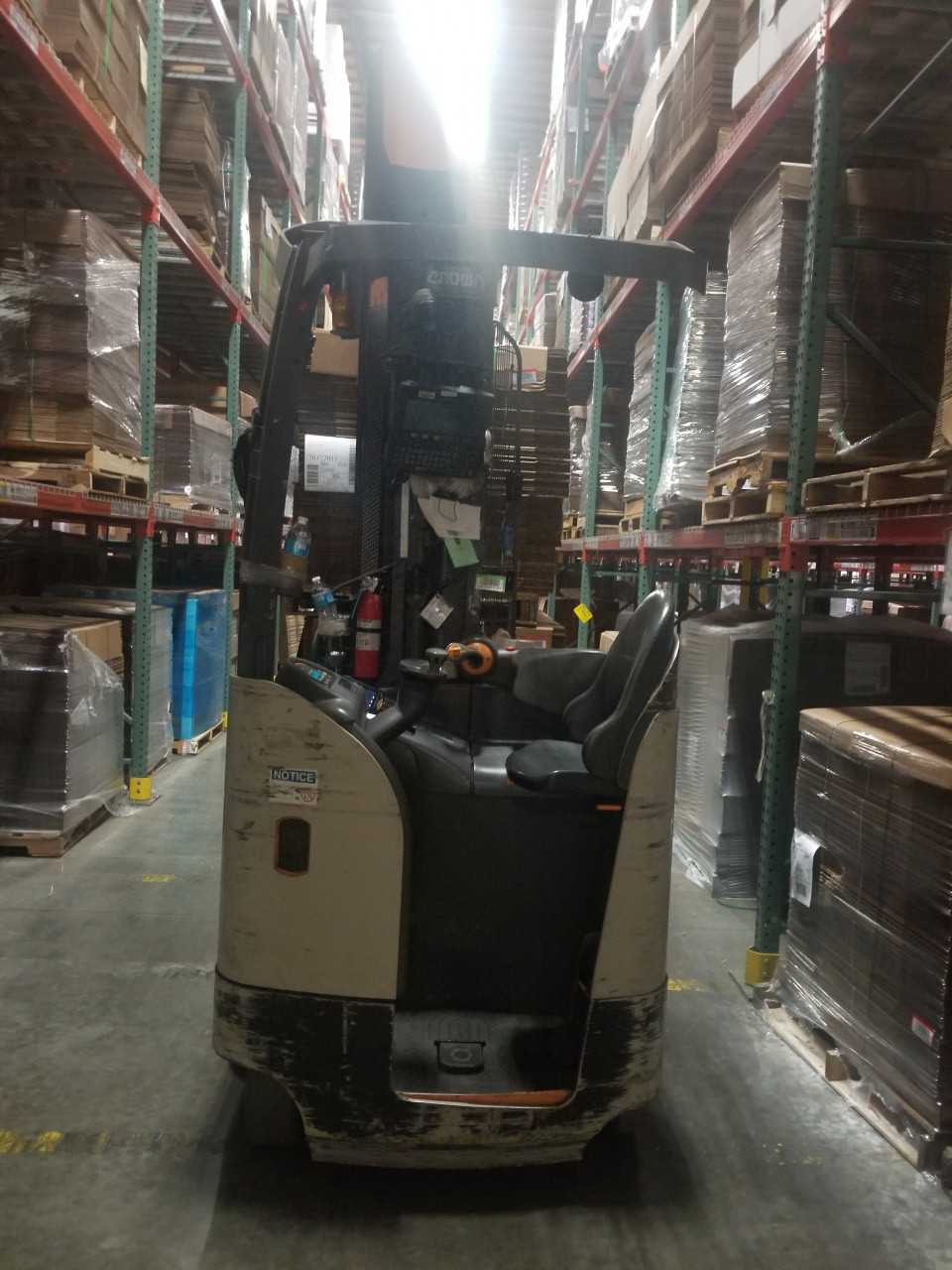 2013 Crown RM6095S-45 reach truck Livermore CA - REACH TRUCKS 2013 Crown RM6095S-45 reach truck Livermore CA - REACH TRUCKS