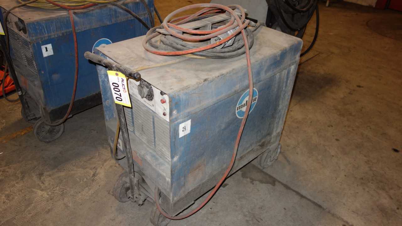 MILLER GOLD STAR 300SS DIRECT CURRENT ARC WELDER - WELDING EQUIPMENT