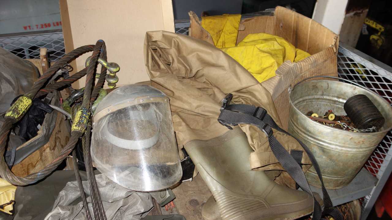 ASSORTED SAFETY GEAR, RIGGING, FASTENERS WITH CART - GEAR REDUCERS