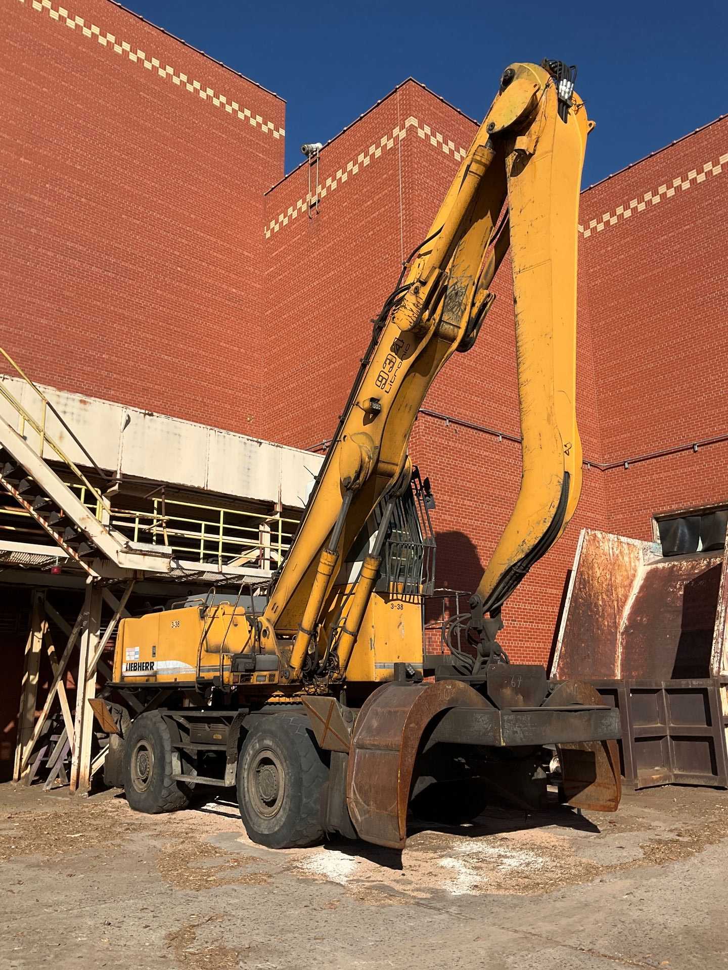 LIEBHERR 934 LITRONIC MATERIAL HANDLER - CRANES