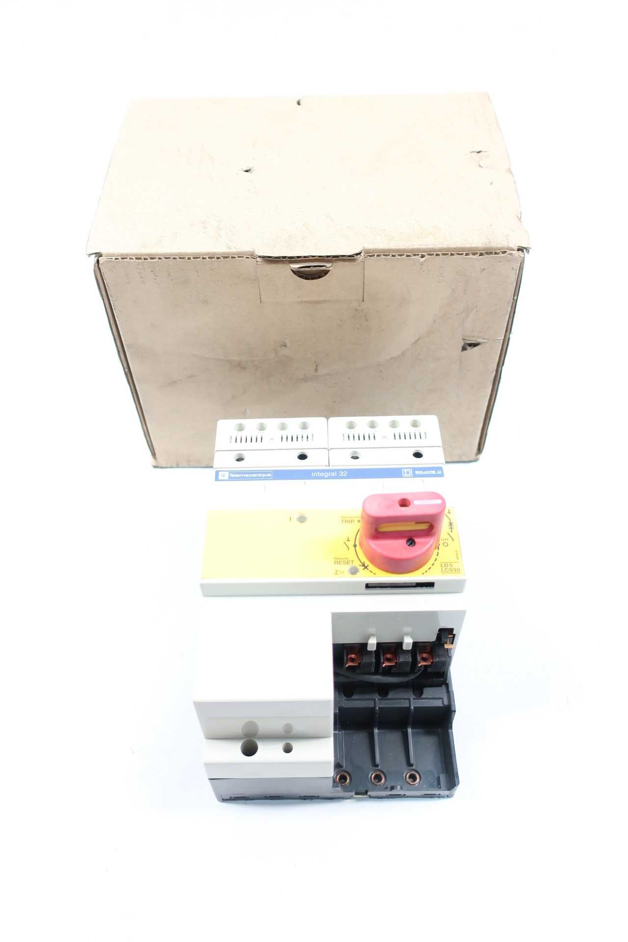 SQUARE D LD5LC030BD 110-120V-AC REVERSING CONTACTOR - CONTACTORS
