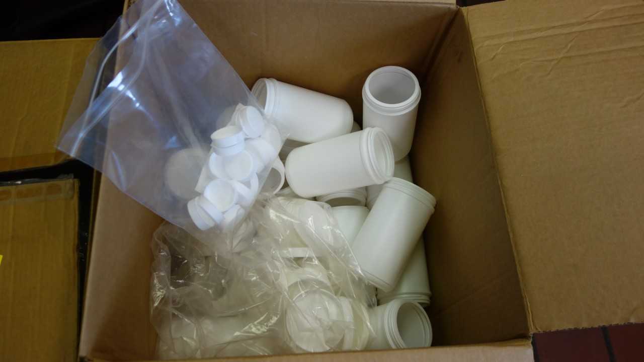 ASSORTED LOT OF PLASTICWARE BEAKERS FLASKS, THERMO, NALGENE - LAB & SCIENTIFIC