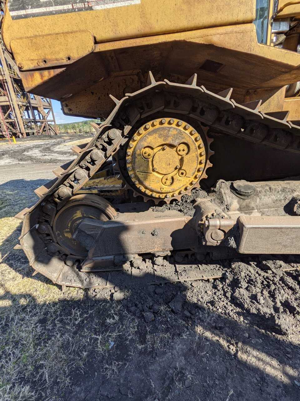 Caterpillar D7H Dozer - CRAWLER LOADERS