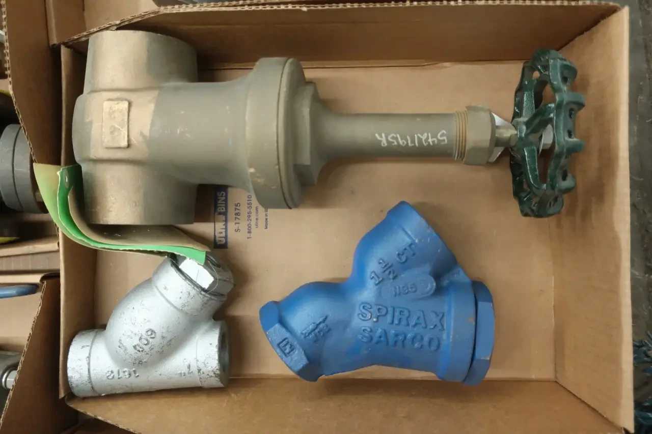 4 PALLETS OF ASSORTED VALVES - VALVES