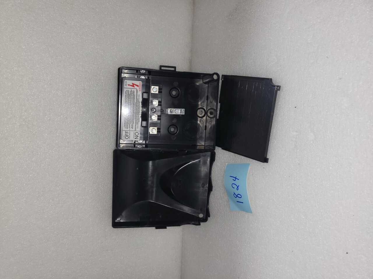 Eaton Non-Fusible Pullout Air conditioner disconnect - AIR CONDITIONER