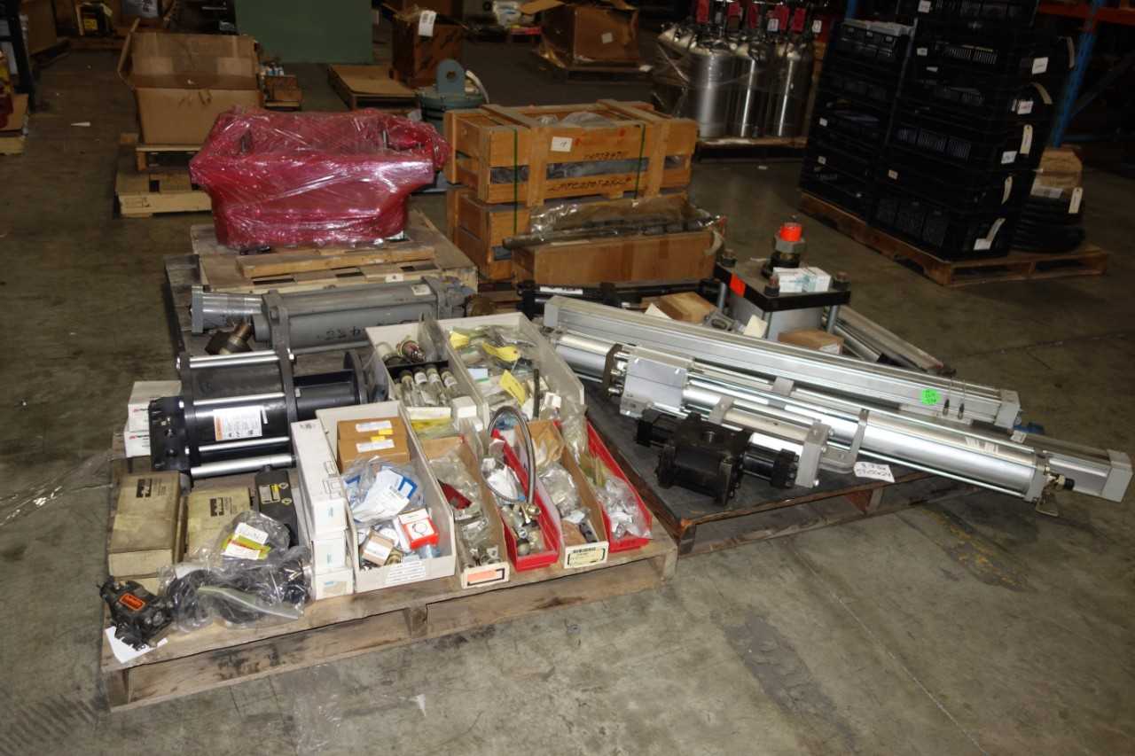 4 PALLETS OF PNEUMATIC AND HYDRAULIC CYLINDERS AND REPLACEMENT PARTS - POWER TRANSMISSION