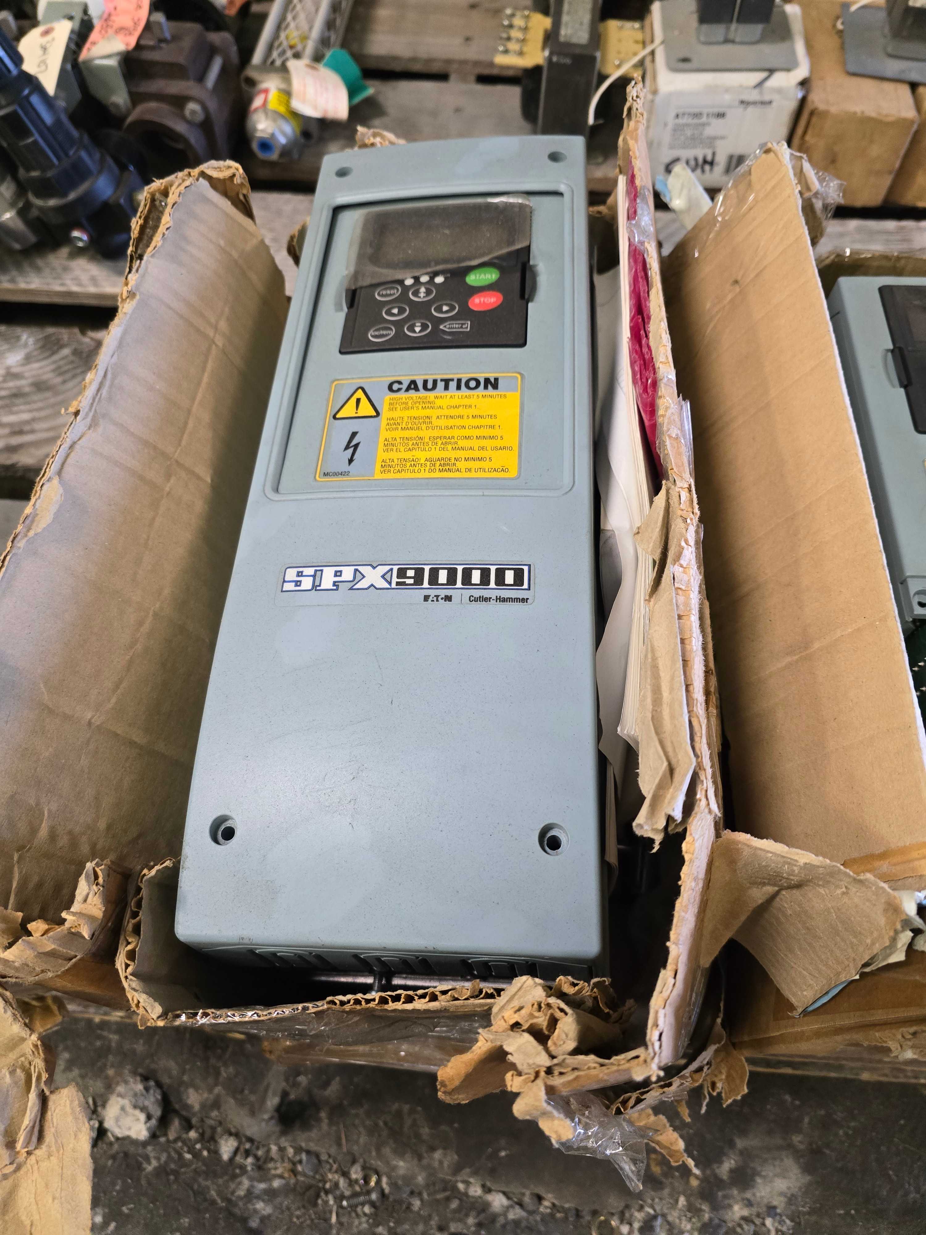 LOT OF EATON & ALLEN BRADLEY VFD'S - INDUSTRIAL PARTS