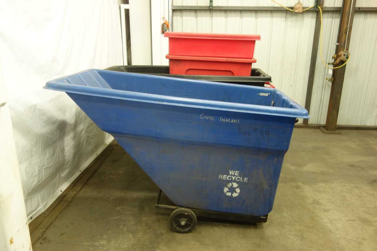 LOT OF 5 ASSORTED PLASTIC ROLLING UTILITY BINS - ROLLING CARTS